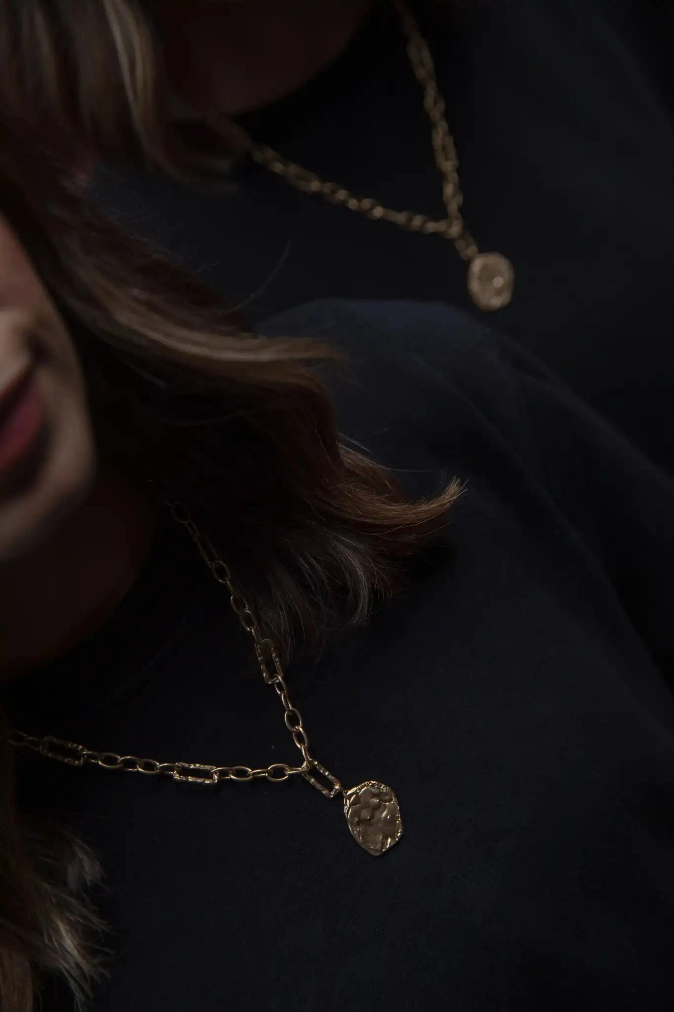 Female Antique Coin Necklace Gold – Bild 2